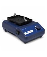 Vue supérieure de l’agitateur orbital RSLAB RS12 pour microplaques de 96 et 384 puits.