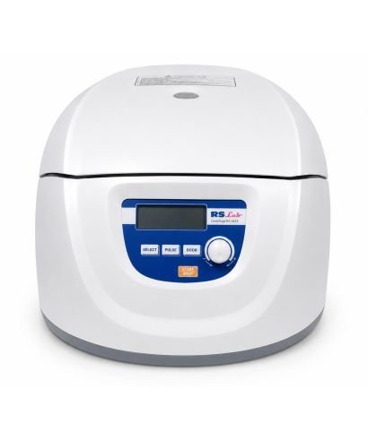 Centrifugeuse angulaire numérique RS-0412 avec rotor pour jusqu’à 12 tubes et vitesse réglable jusqu’à 4 500 rpm.