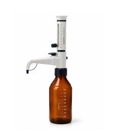 Distributeur DIGIPETTE DOSYPROOF monté sur flacon ambré gradué pour le dosage précis de réactifs et de solutions chimiques.